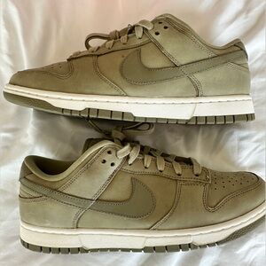 Nike Dunk Low Premium ‘Neutral Olive’ Sneakers